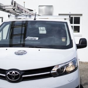 Firmenwagen mit Logo