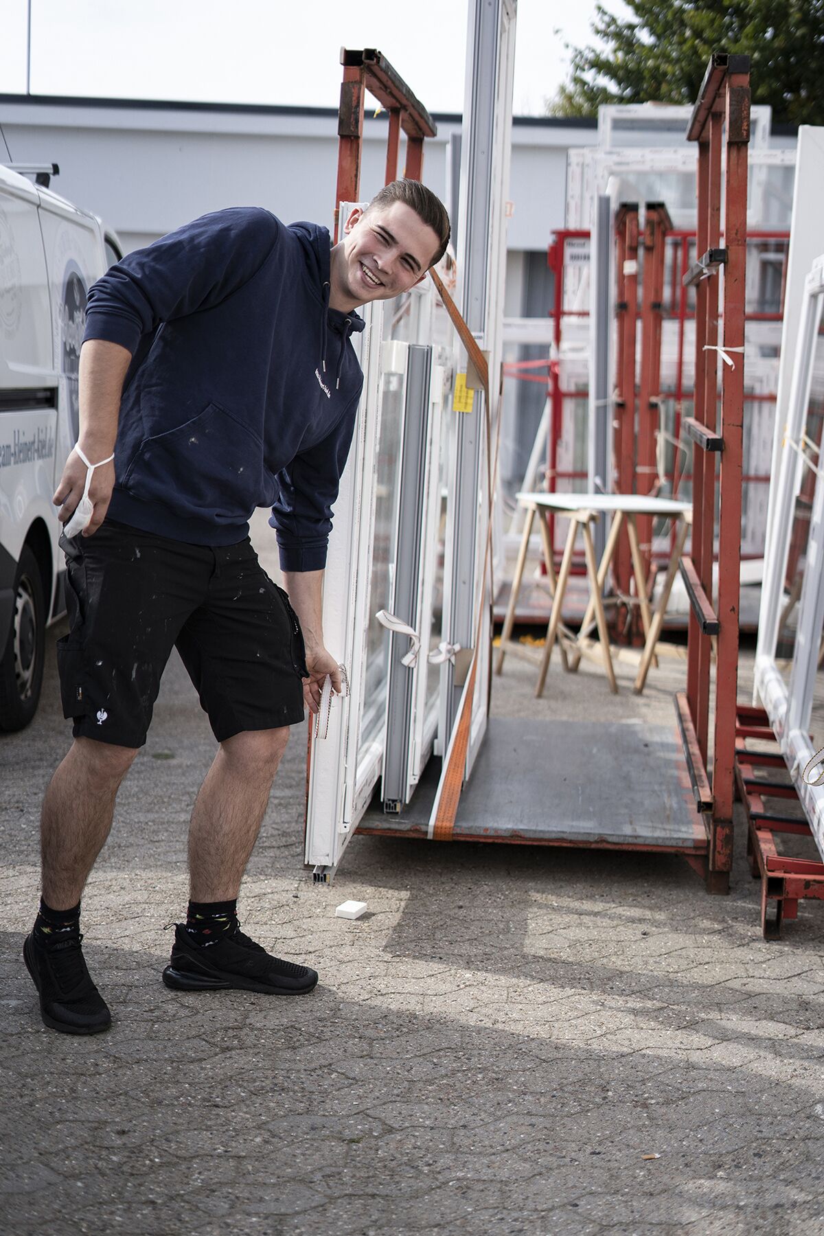 Mitarbeiter auf Firmplatz